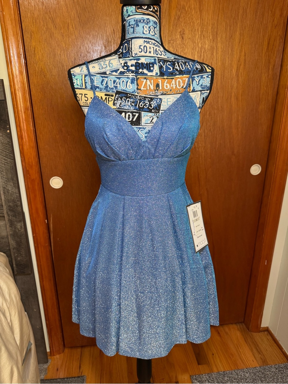 B Darlin Sparkle Fit & Flare Blue Homecoming Party Dress Womenโs 2, NWT